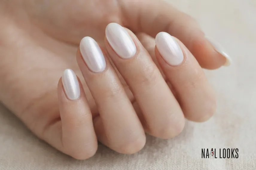 Pearl Chrome Summer Nails